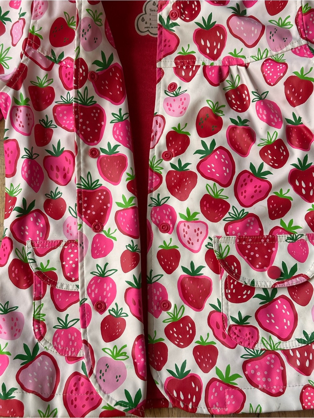 Hatley Strawberries Raincoat size 5 - Picture 4 of 9